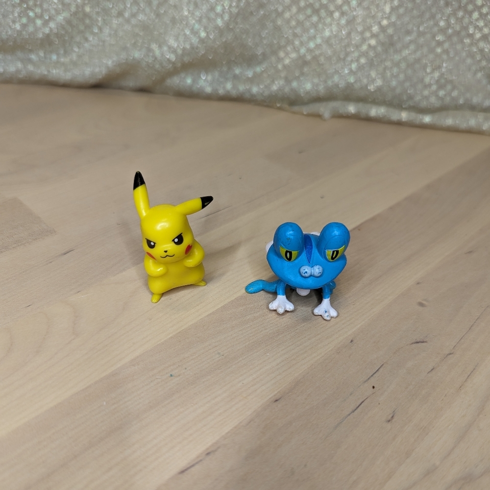 Pokemon mini figures pikachu froakie
